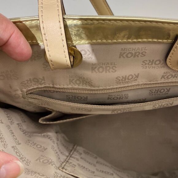 Michael Kors Women's Gold Monogram Logo Metallic Mirror Jet Set Tote Bag Medium - Picture 13 of 16